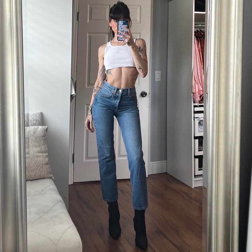 The Feel Studio THE GENUINE JEAN. Size 25 Reg.